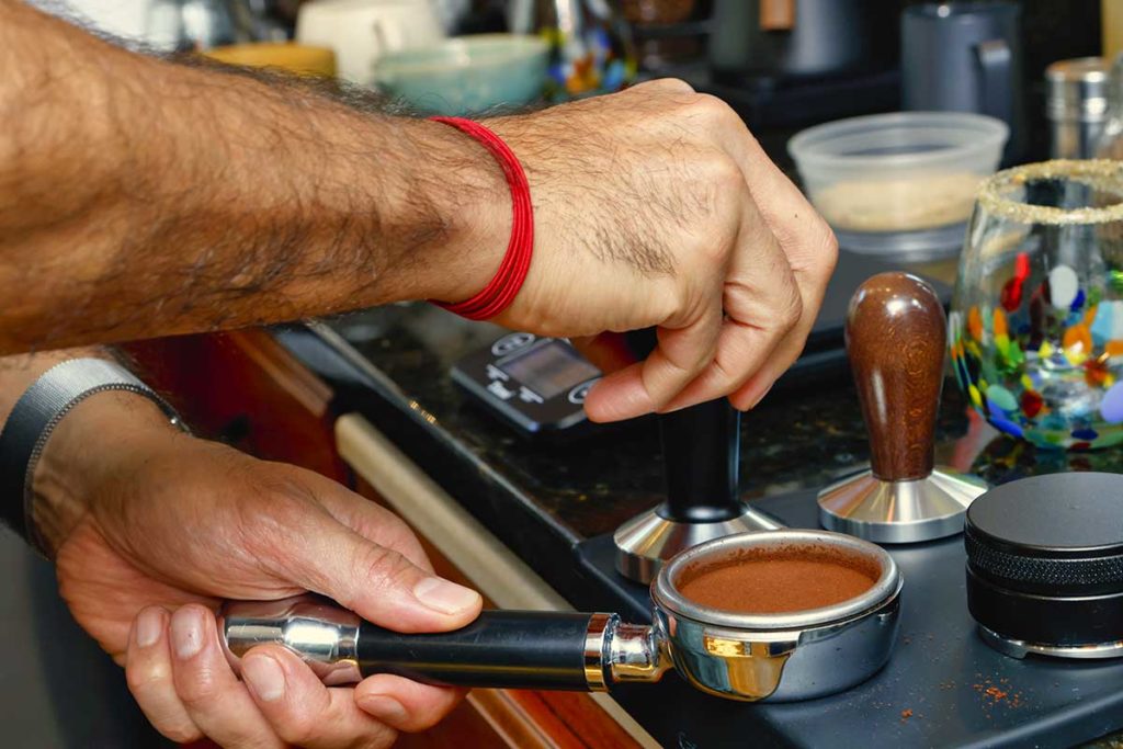 Packing coffee filter for machine to make an expresso
